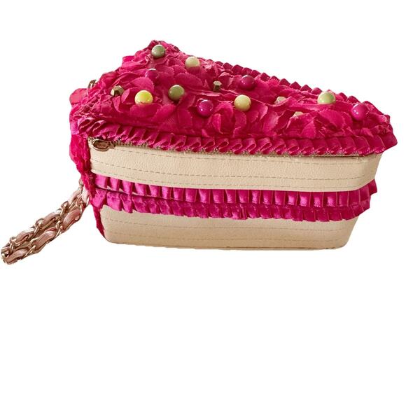 Betsey Johnson "Let them Eat Cake" Slice Cake WRISTLET handbag - Picture 1 of 7